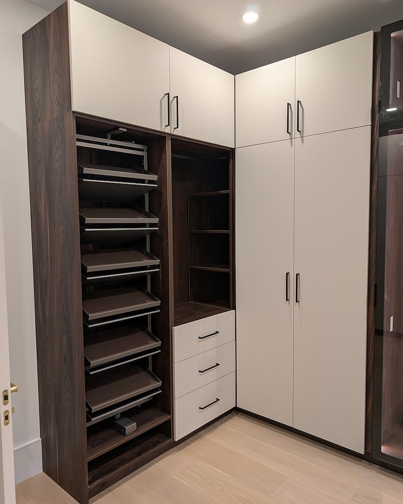 Corner closet unit with pull-out shoe shelves
